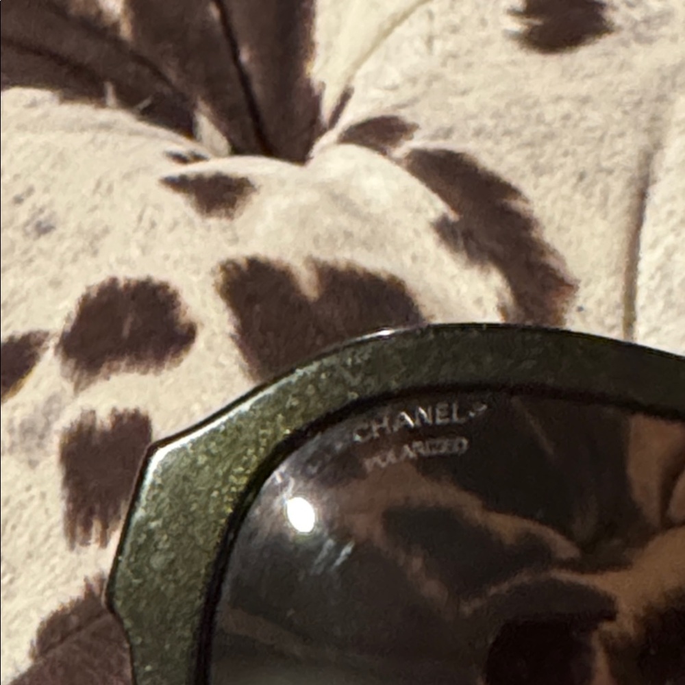 Chanel Pilot Polarized aviator sunglasses in quilted leather case - Picture 14 of 14
